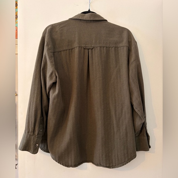 Old Navy The Boyfriend Shirt Button Down - Picture 3 of 5